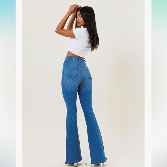 Vibrant Denim - Flare Jean with raw hem